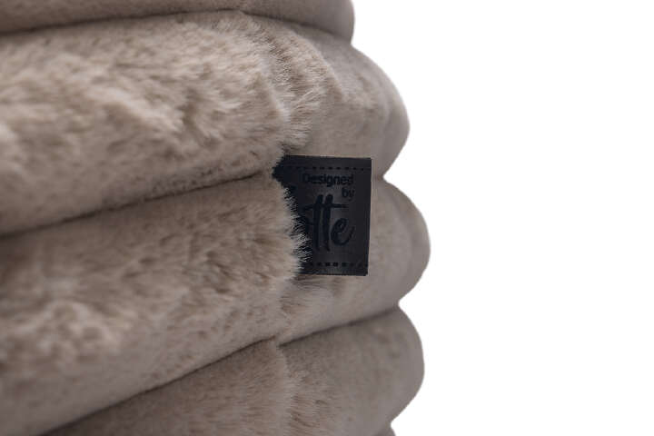 Designed by Lotte Hundekissen Reza Rund